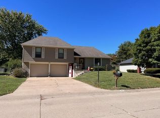 410 Woodcrest Dr, Saint Joseph, MO 64506