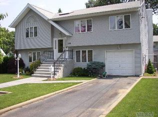 2301 Vassar Pl, Merrick, NY 11566