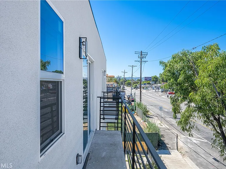 6830 Hazeltine Ave #2 — Photo 19