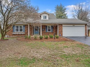 221 Country Creek Ct, Ballwin, MO