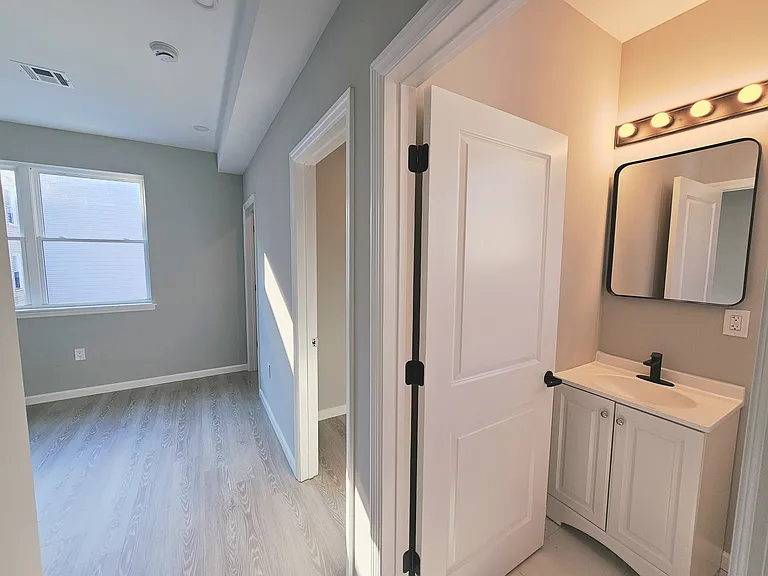 30 Auburn St #2 — Photo 10