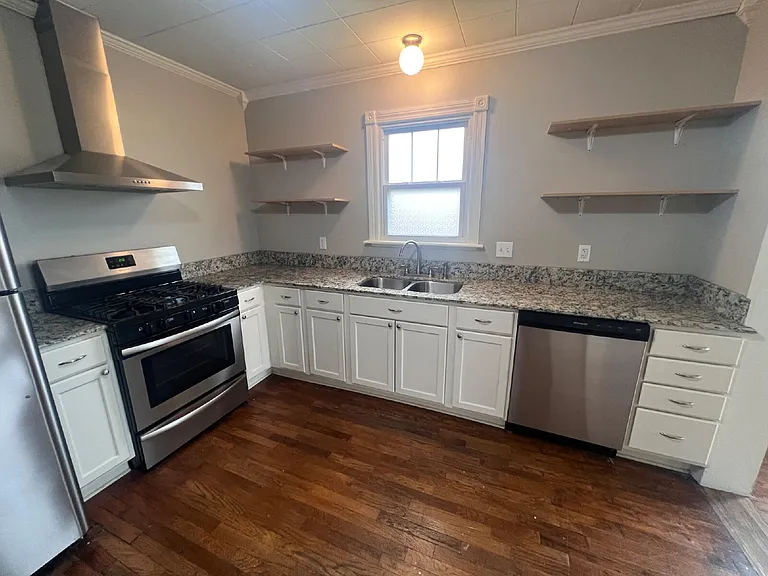 912 General Mouton Ave — Photo 4