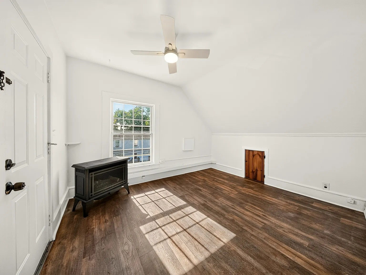 2 bed, 864 sqft, $1,950 — Photo 2