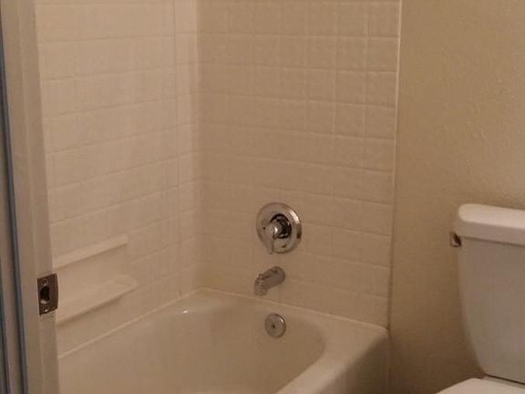 2nd image of 1007 1/2 Burwell St