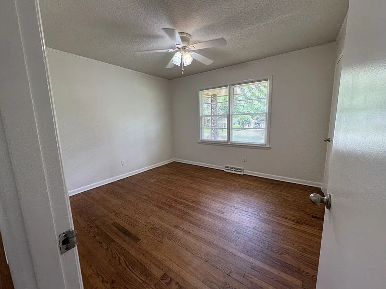 400 Massee Dr — Photo 10