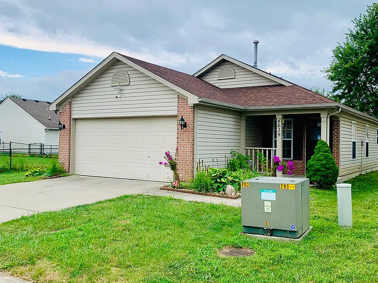 4639 Whitham Ln — Photo 4