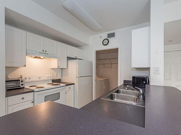 5th image of 5080 Fairways Cir Unit 103