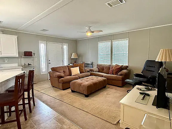 2 bed, 960 sqft, $2,200 — Photo 3