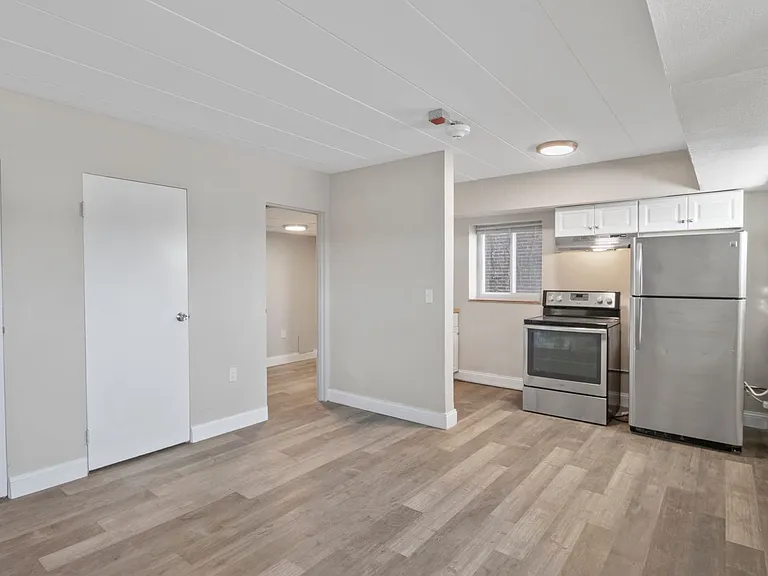 617 W Riverview Ave — Photo 3