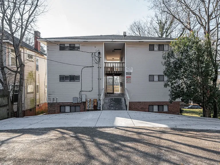 Dana Apartments — Photo 13