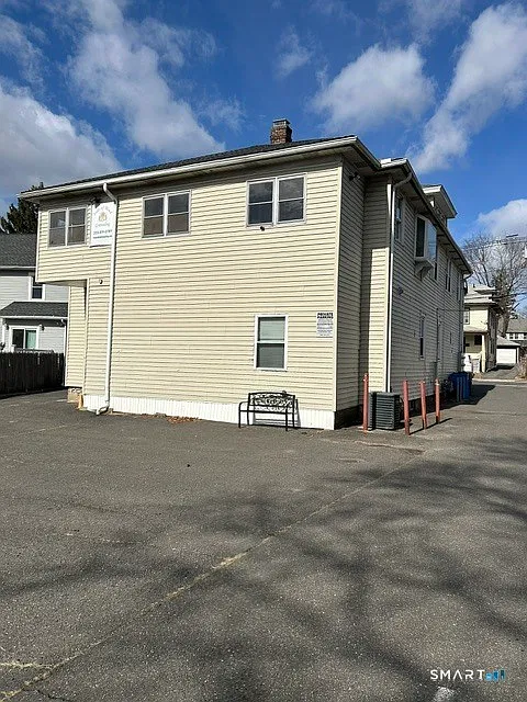2 bed, 1.0 bath, 700 sqft, $1,600 — Photo 2