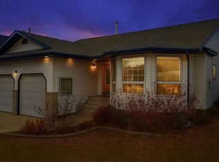 11 SE Falcon Ridge Dr, Sylvan Lake, AB T4S1Z2