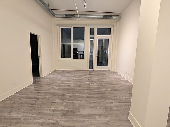 4th image of 1922 N Milwaukee Ave #302
