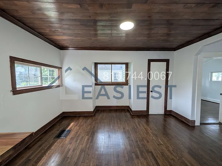 5637 Forest Ave — Photo 10