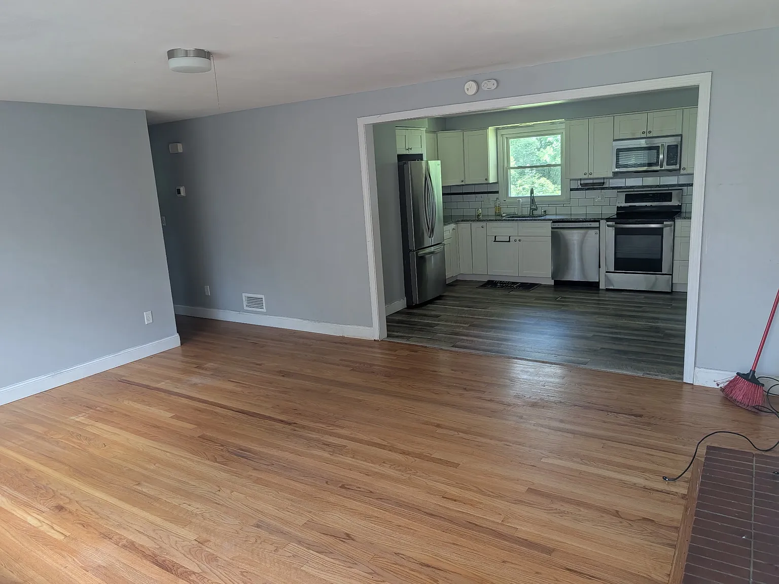 3 bed, 1102 sqft, $2,500 — Photo 4