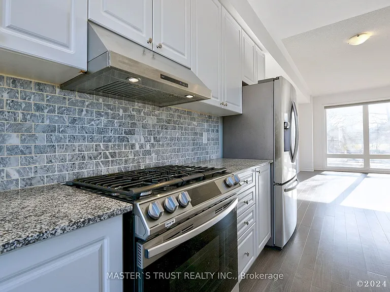 2501 Littlefield Cres — Photo 12