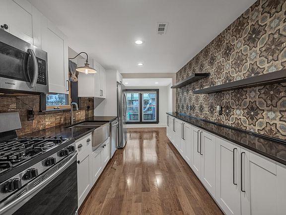 4th image of 4741 Richmond St