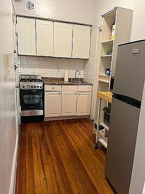 5th image of 314 W 105th St APT B