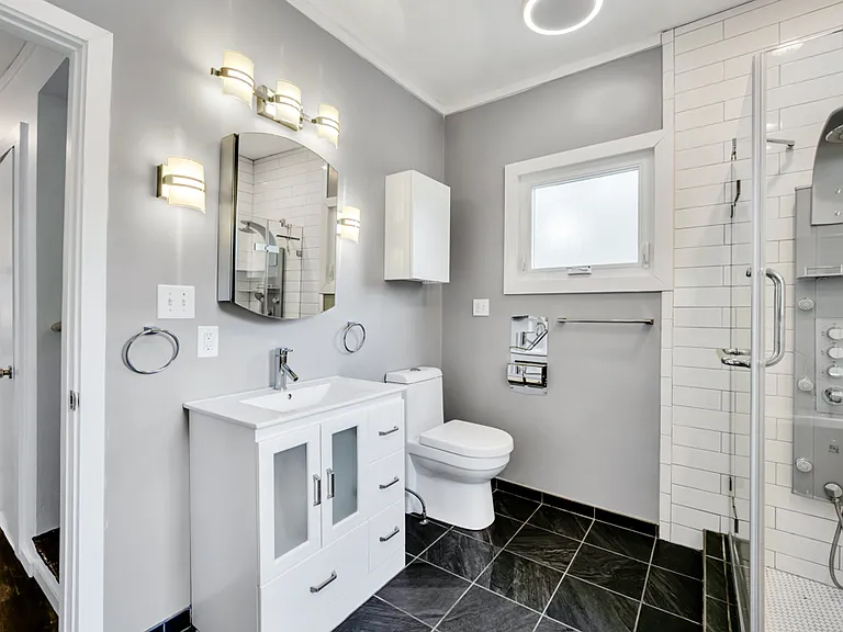 220 E Randall Ave — Photo 15