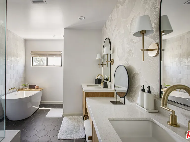 1132 N Reese Pl — Photo 39