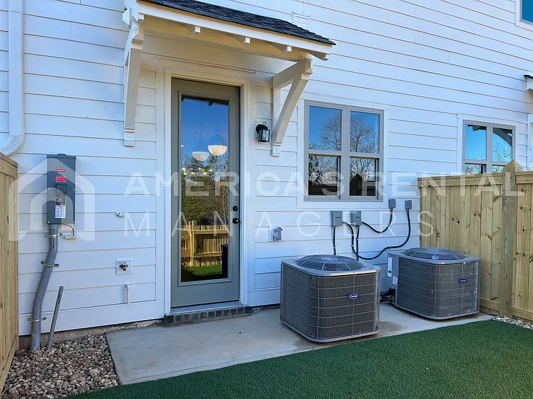 4826 Silas Ave — Photo 30