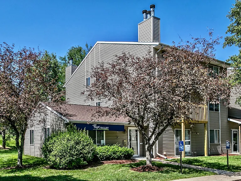 Fox Valley Apartments — Photo 29