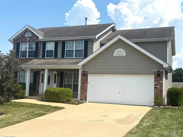 1354 Briar Creek Dr, Saint Charles, MO 63304