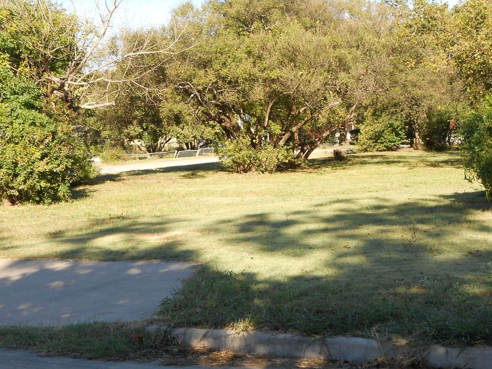 1st image of 408 W Waco St