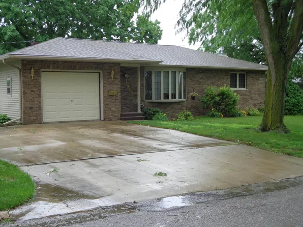 306 16th Ave NE, Independence, IA 50644