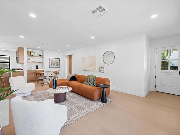 5th image of 402 Lotone St