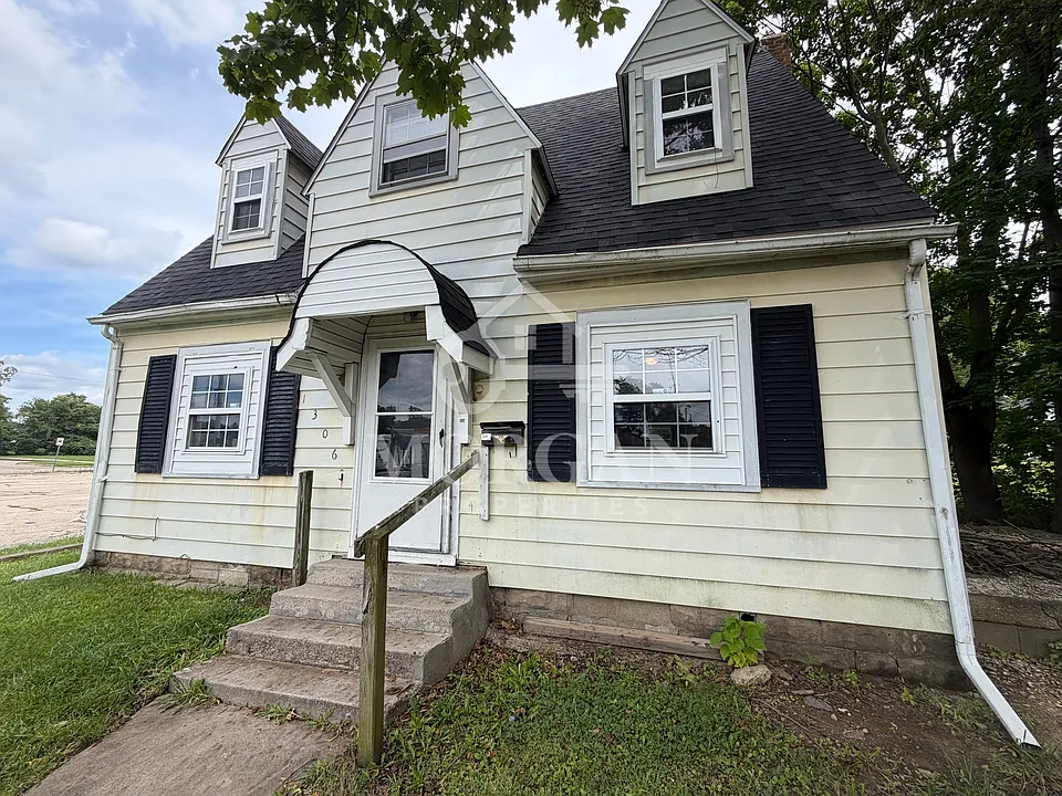 1306 Arrow Ave