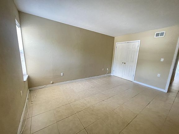 5th image of 403 Marshall Ct NW Unit 1