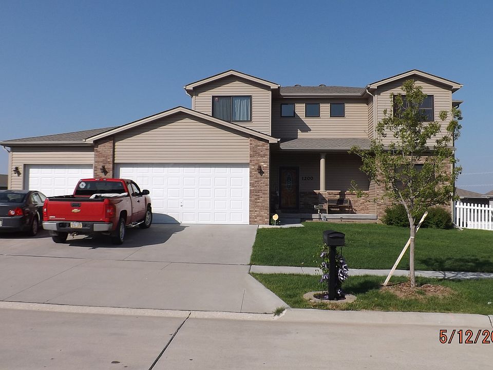1st image of 1200 Petunia Ln