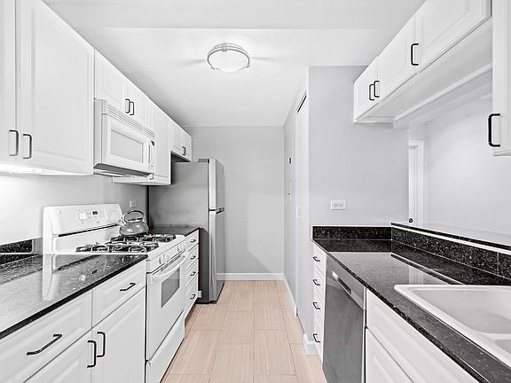 3rd image of 1400 5th Ave APT 2P