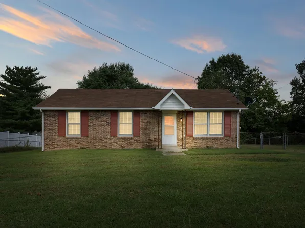 431 Cunningham Ln, Clarksville, TN 37042
