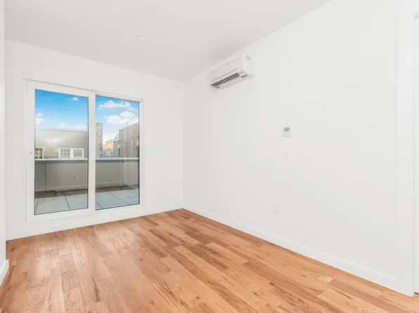 205 Cabrini Boulevard image 5 of 22