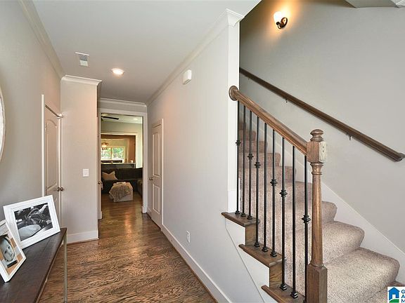 4th image of 420 Hamilton Pl