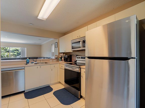 5th image of 446 W Bloxham Street
