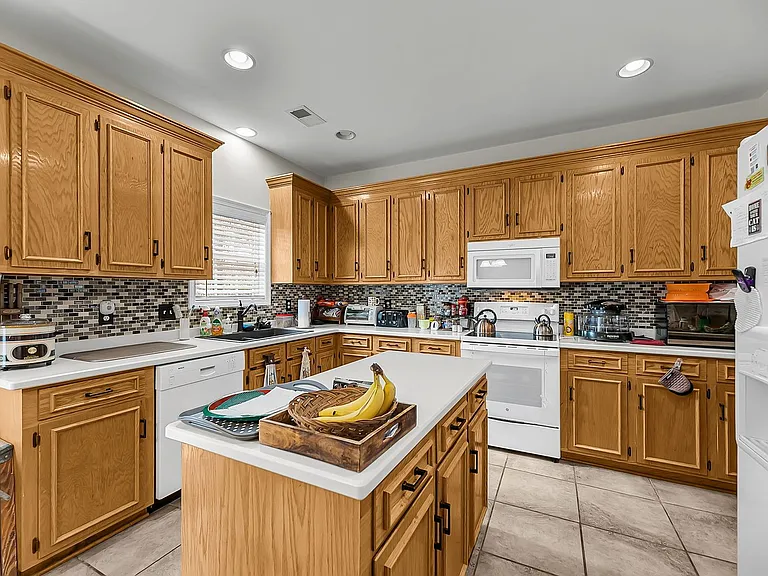 8725 Evangeline Dr — Photo 9