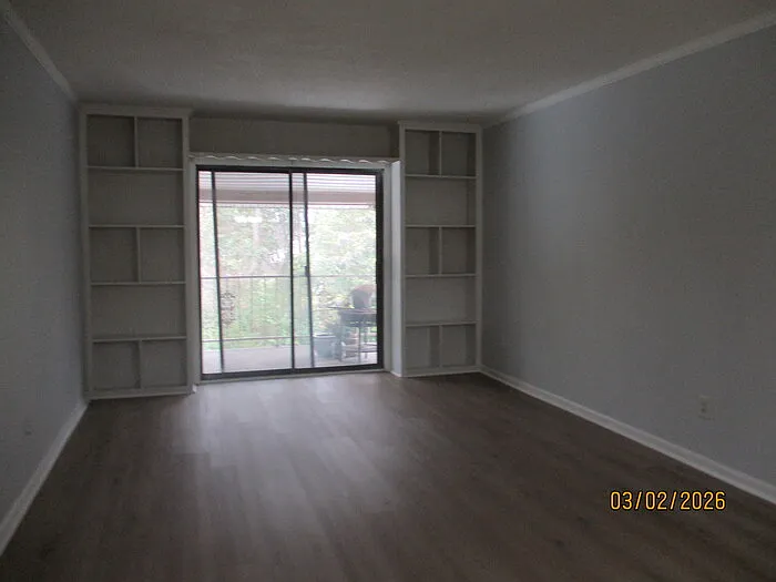 Building Photo - 107 Carriage House Dr #107