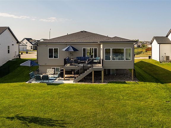 4th image of 1201 NW Stratford Dr