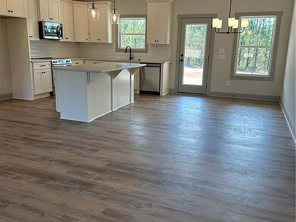 2nd image of 5004 Lee Road 254