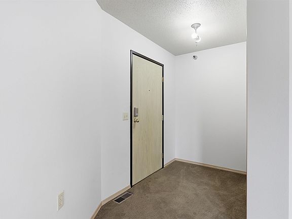 2nd image of 4609 S Oxbow Ave APT 303