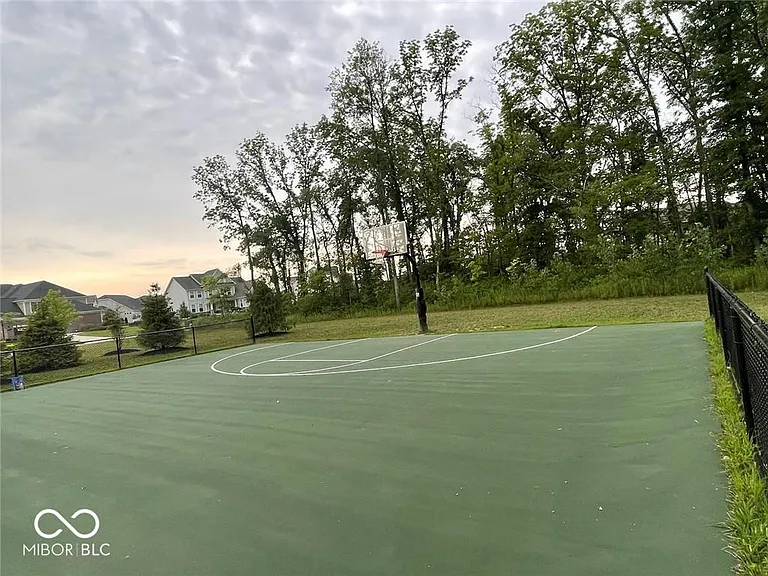 8255 Carnegie Ln — Photo 29