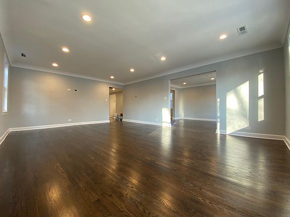 2nd image of 2928 W Summerdale Ave #2
