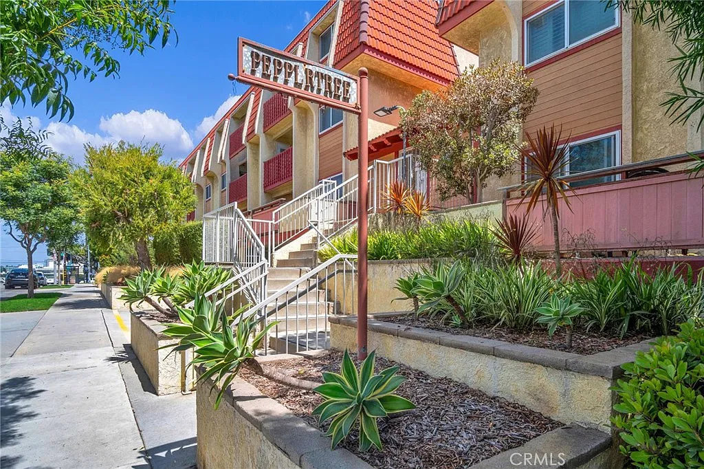 2 bed, 1175 sqft, $3,900 — Photo 2