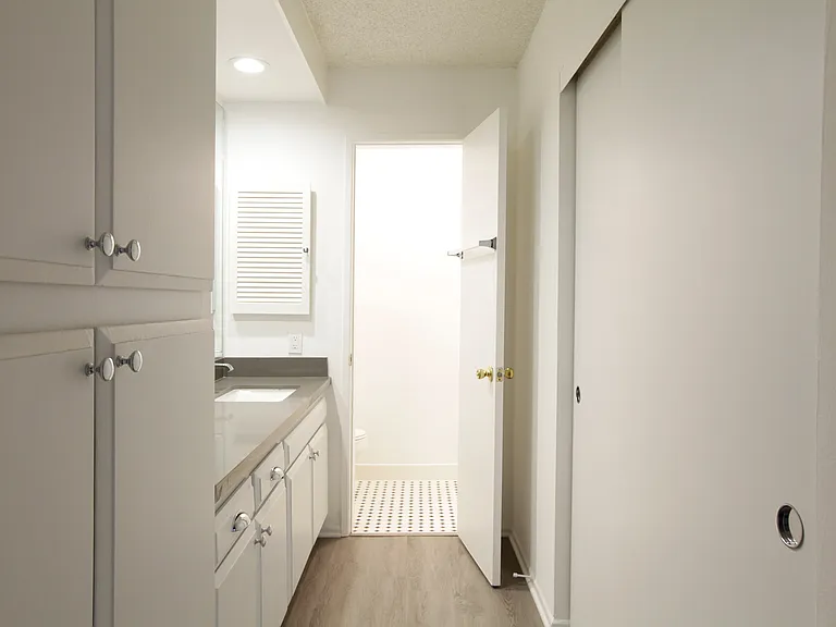 601 Westholme Ave #204 — Photo 13