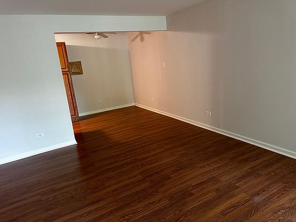 5th image of 100 Willow Ln