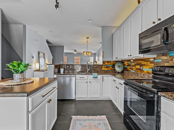 130 Dove Cottage Ln, Cary, NC 27519