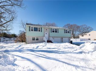12 Whittier Dr, Coventry, RI 02816